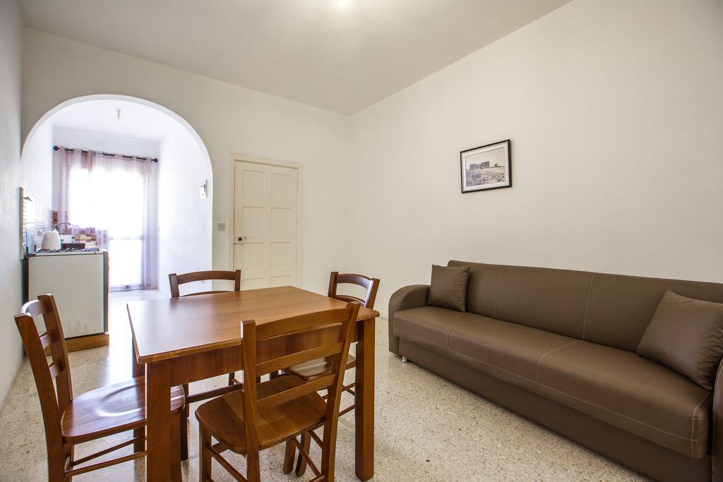 דירות Marsalforn Dolphin Court מראה חיצוני תמונה